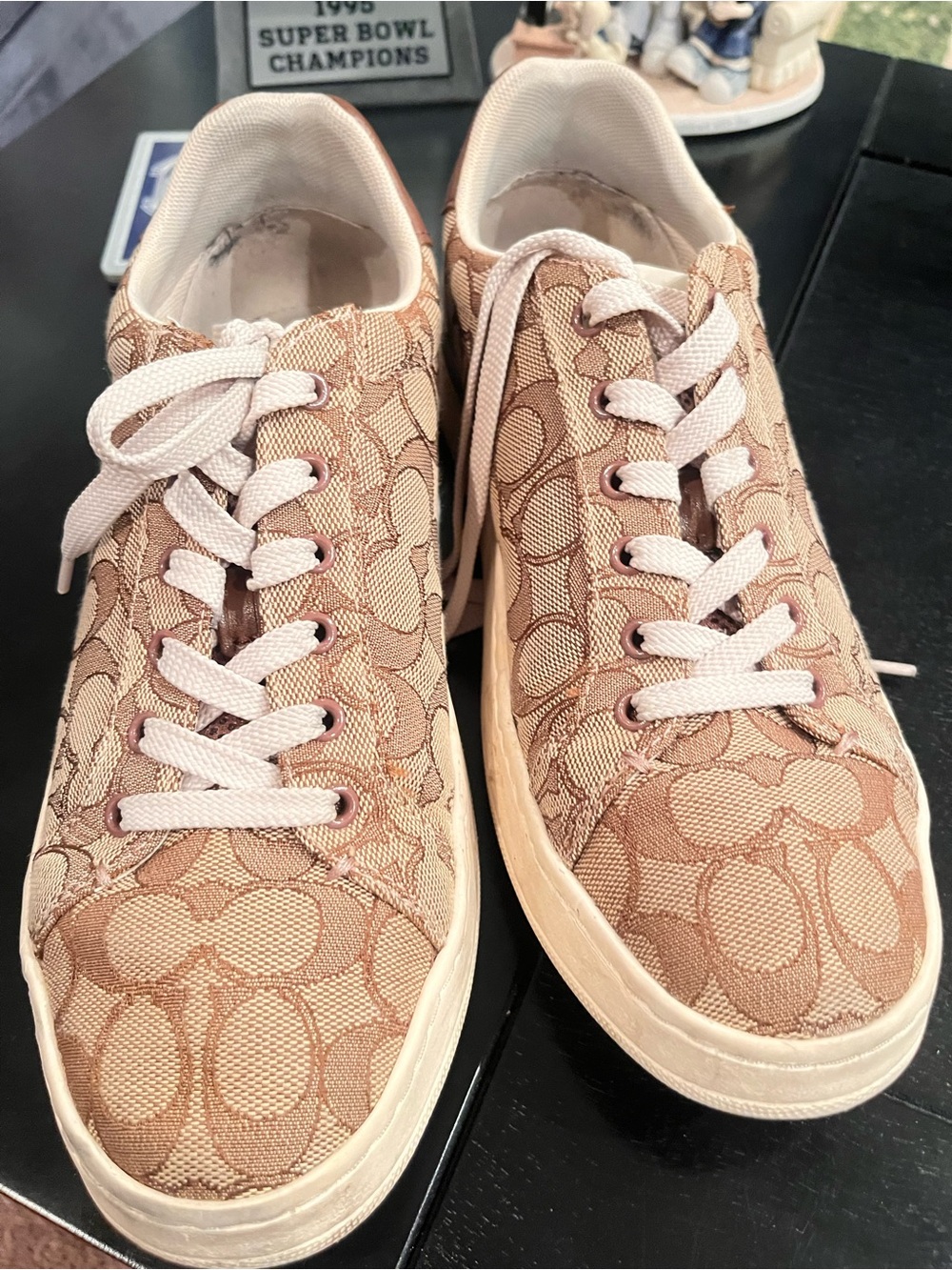 Coach Tan Signature Canvas Lace-Up Sneakers size 9.5. Beautiful 👟☝️👟